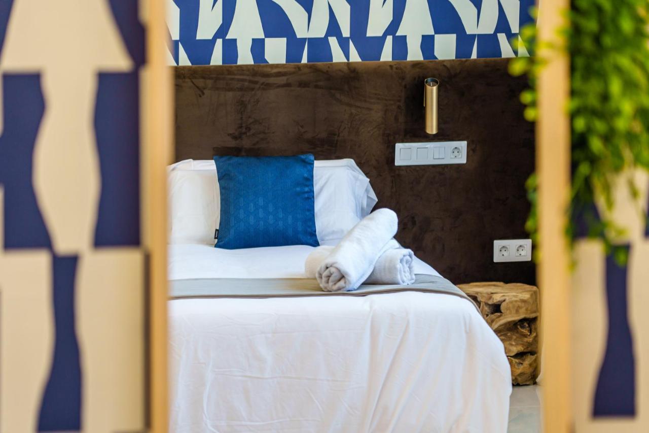 Near Stunning Views & Comfort *