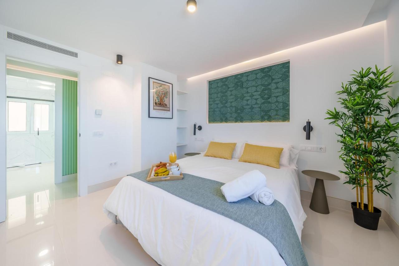 Near Stunning Views & Comfort *